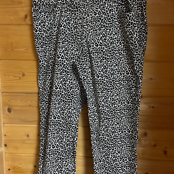Women’s 24w petite jeans pants pockets animal print black white appears new - Picture 3 of 11